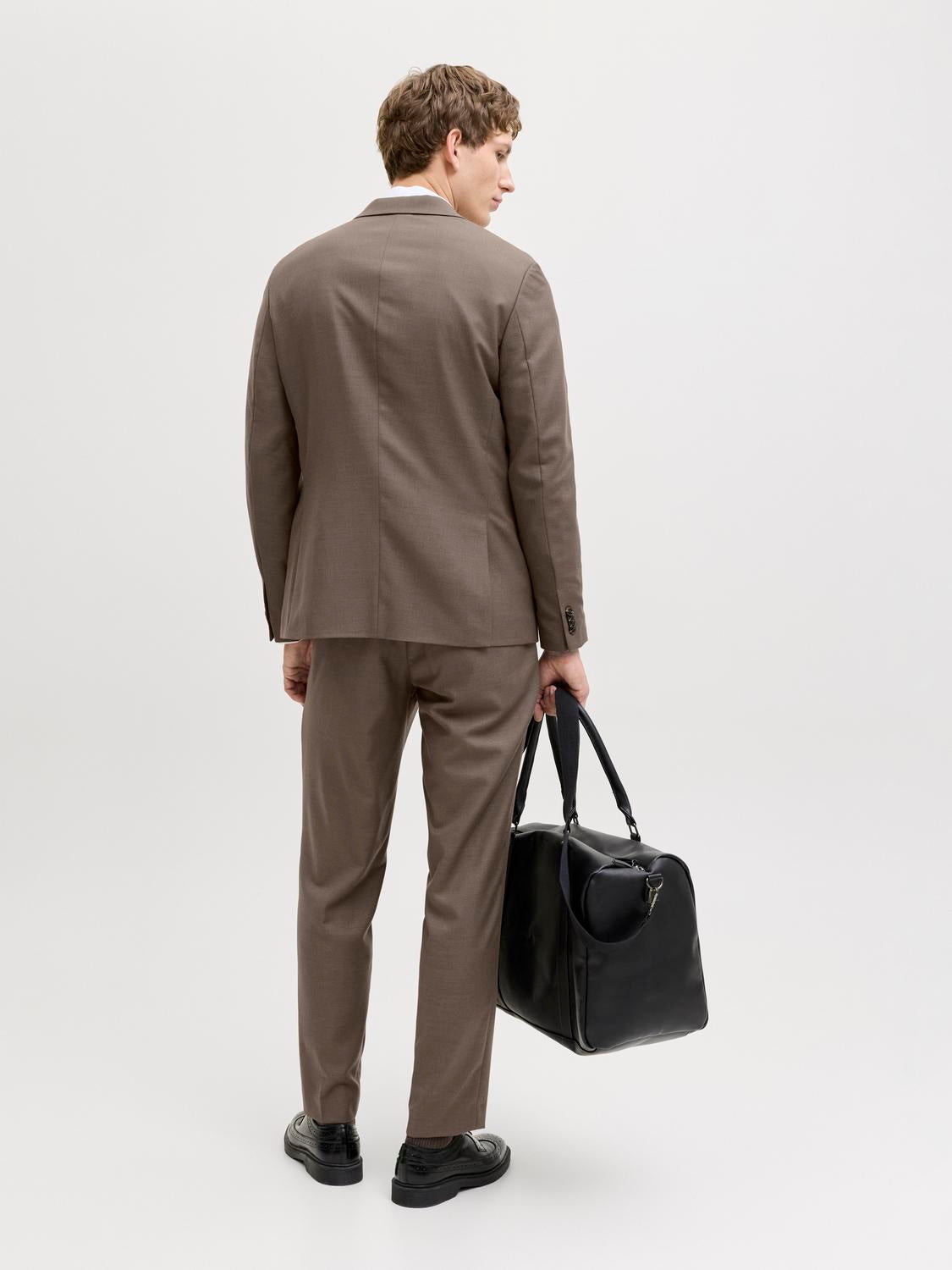 model_shot-back